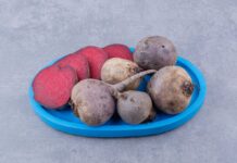 Легкий спосіб відварити буряк без каструлі за 15 хвилин