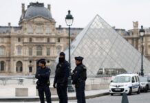 У бібліотеці Лувру пошкоджено сотні видань відділу єгипетських старожитностей