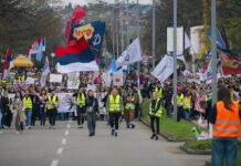 Тисячі студентів у Сербії вийшли на протести проти тиску влади на університети