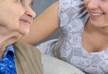 “Відчутне” підвищення: Уряд планує збільшити оклади соцпрацівників у 2,5 раза