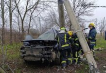 У Кривому Розі сталася ДТП: надзвичайники деблокували водія з пошкодженого автомобіля