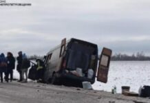 У Дніпровському районі надзвичайники деблокували двох людей із пошкоджених внаслідок ДТП автомобілів