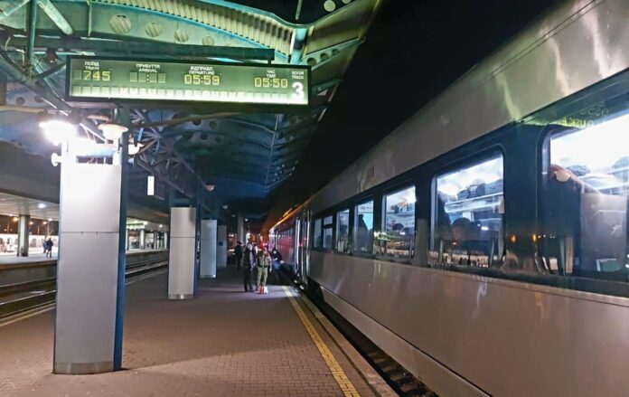 _ekspres__potyag_v_gori_facebook_com_ukrzaliznytsia__284a7f8f918f61e9185fe4a8a36c5c76_1300x820