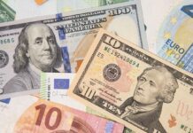 Курс долара в обмінниках трохи знизився