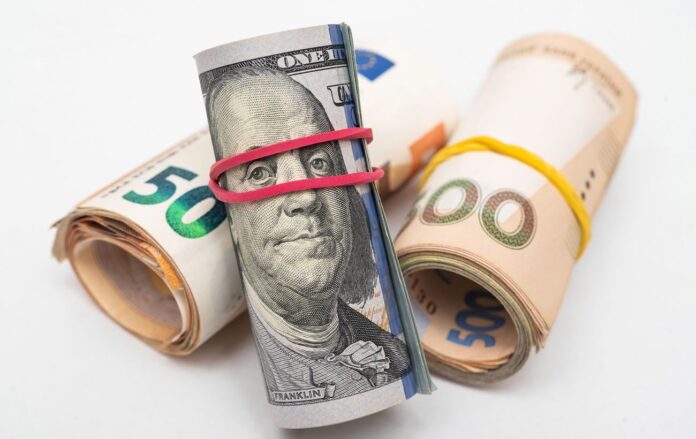 _evro_grivnya_getty_images_9714cd8b70faefa472329f89bc9bfcf1_1300x820