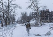 У Дачному на Дніпропетровщині підняли прапор України (відео)