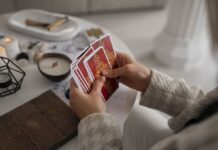 Таро-гороскоп на 29 грудня: лише 5 знакам Зодіаку посміхнеться фортуна