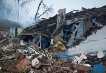 Росіяни скинули бомбу на магазин у Сумській області, коли у ньому були люди: є жертви