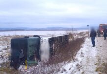 На Прикарпатті перекинувся автобус: є загиблий, 16 людей постраждали