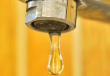 У центрі Кам’янського 22 багатоповерхівки залишилися без води через аварію