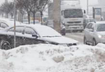 На дорогах Дніпропетровщини працюють майже 70 спецмашин: наслідки негоди ліквідовують цілодобово