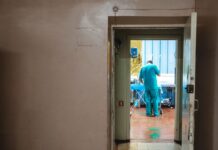 Першокурсники замінюють медиків в окупованому Луганську