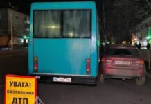 У Кривому Розі зіткнулися чотири легковики та маршрутка