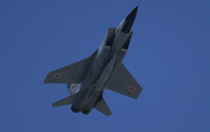 _mig_31k_raketniy_komplek__kinzhal_gettyimages_1222402983_45ae3fcae8980b7b1d5227936b327613_1300x820