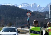 Австрія продовжила прикордонний контроль з сусідами ще на шість місяців