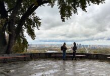 Завтра в Україні вітряно: синоптик попередила, де будуть дощі й навіть мокрий сніг