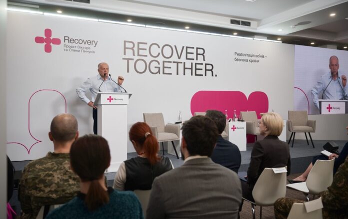 _pinchuk_72374e4e4394f40d16ea189d0deb59b8_1300x820