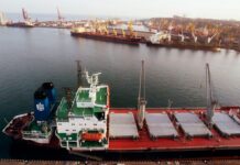 Ворожі дрони атакували Одесу: пошкоджено припортову інфраструктуру та цивільне судно