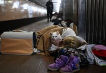 Метро Києва рятує від обстрілів: що важливо взяти на ніч і як поводитись під час тривоги