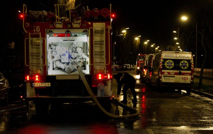 _ryatuvalniki_nich_shvidka_dopomoga_kiyiv_photo_kyrylo_chubotin_ukrinform_nurphoto_gettyimages_2247852998__4fa68b95a4d630ae9aaae472de3024bb_1300x820