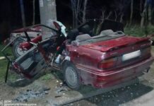 Водій в’їхав у стовп: у Кривому Розі надзвичайники деблокували чоловіка з понівеченого внаслідок ДТП автомобіля