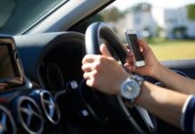 У Китаї заборонять “непристойне” листування навіть між парами: чого чекати порушникам