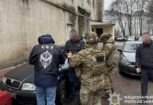 15 тисяч доларів за переправлення за кордон: поліція Дніпропетровщини та СБУ викрили схему незаконного виїзду чоловіків до країн Євросоюзу