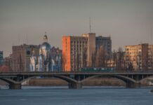 Жителів Вінниці попередили про відключення: де сьогодні не буде води та світла (адреси)