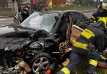 У Дніпрі зіткнулися 3 автівки: одного з водіїв затисло у салоні