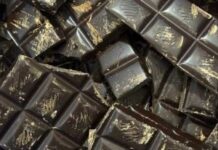 У Харкові жінка викрала з «АТБ» 10 шоколадок, продала їх за пів ціни: що вирішив суд