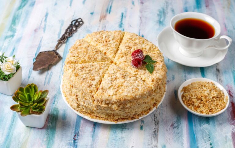 Лінивий “Наполеон” без випічки за 15 хвилин: рецепти від кондитера