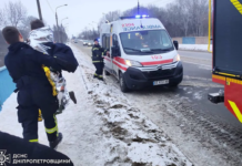 У Кам’янському перехожий врятував хлопчика, який провалився під кригу: подробиці