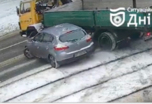 У Дніпрі на проспекті Богдана Хмельницького сталася ДТП за участю легковика та вантажівки