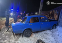 У Дніпрі рятувальники деблокували водія з автомобіля, пошкодженого внаслідок ДТП