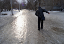 Ожеледиця на дорогах Дніпропетровщини: дорожні служби працюють у посиленому режимі