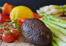 Що їдять експерти з довголіття: 5 продуктів, які справді допомагають жити довше