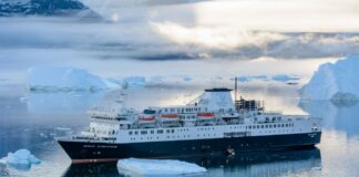 Казарма для сил стримування РФ: Данія відправила до Гренландії колишнє радянське судно