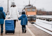 Краще вдома, ніж будь-де? Психолог – про ВПО і життя на валізах