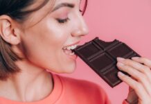Тягне на солодке? Названо продукти, які пригнічують бажання їсти шоколад
