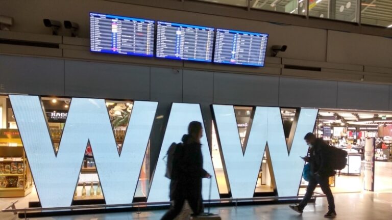 В аеропорту Варшави затримали українця із пристроєм для глушіння радіосигналів – ЗМІ