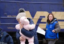“Укрзалізниця” вивозить мешканців прифронтових регіонів: куди вони виїжджають