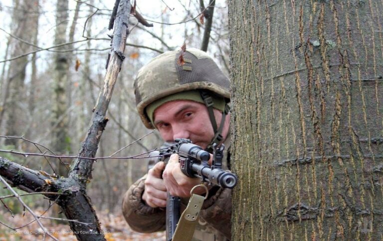 “Ідуть по одному”: в Нацгвардії розкрили нову тактику росіян переміщення у Покровськ