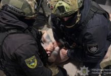 Завдав ножових поранень двом громадянам: у Запоріжжі затримали зловмисника