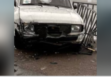 У Дніпрі «Волга» врізалася в огорожу біля ТЦ «Наша правда»