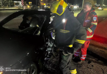 Дніпровський район: рятувальники деблокували водія з понівеченого автомобіля