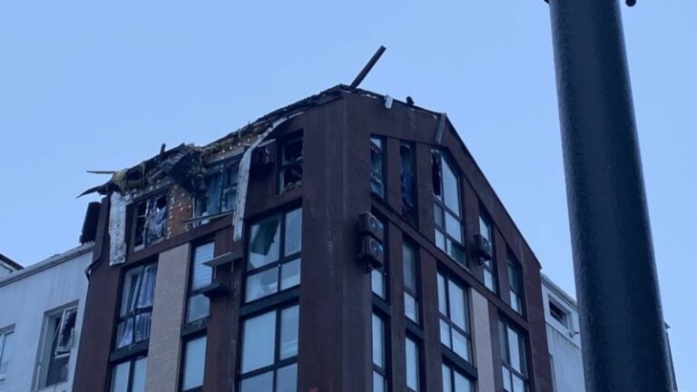 Зеленський подякував воєнкору Кушніру та сержанту Рожковському за порятунок людей після ударів РФ