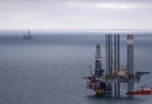 Суховантаж, який прямував до Росії з Ірану, тоне в Каспійському морі