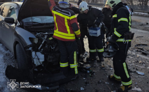Обох водіїв госпіталізовано: надзвичайники Запоріжжя ліквідували наслідки ДТП