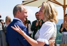 Австрійська партія вимагає позбавити громадянства ексголову МЗС, що виїхала до Росії – ЗМІ