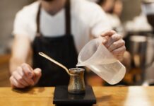 Простий лайфхак, щоб кава не збігала: працює навіть для новачків